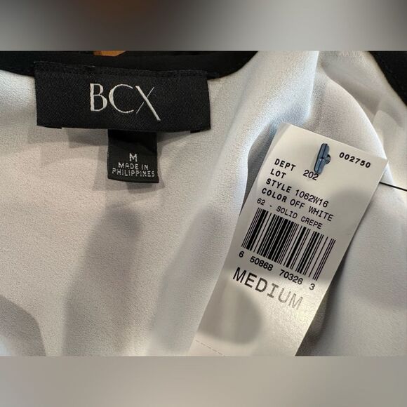 NWT BCX White and Cream Relaxed Blouse with Black Accents size medium - Picture 4 of 8